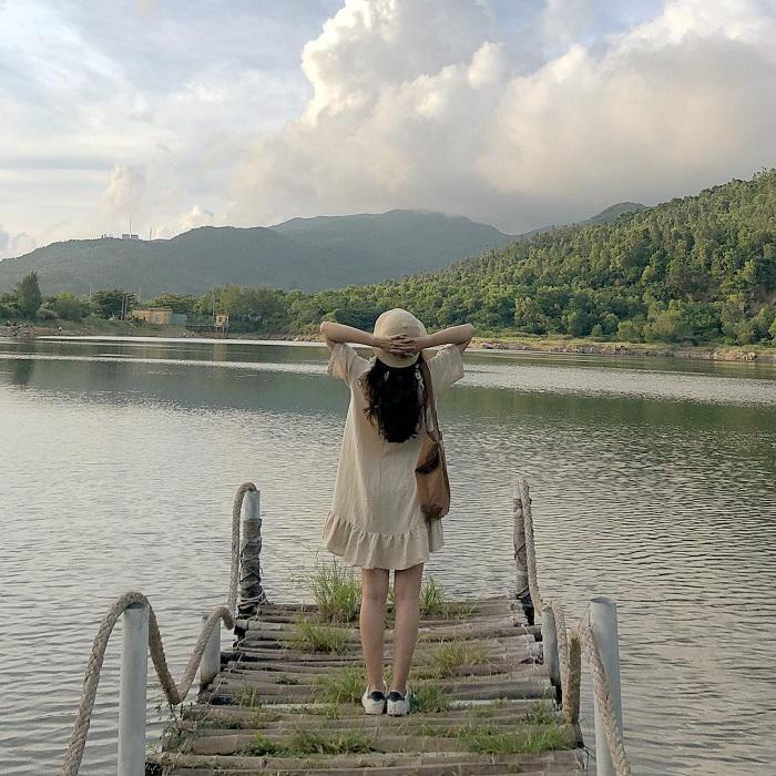 ‘Lạc trôi’ giữa khung cảnh thiên nhiên mộng mơ tại hồ Xanh Đà Nẵng