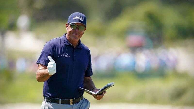 Phil Mickelson lọt top 50 thế giới sau chiến thắng lịch sử