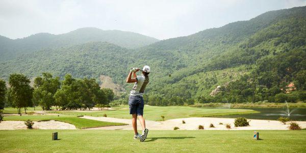 Trọn gói 2 ngày 1 đêm chơi golf tại Laguna Park lăng Cô