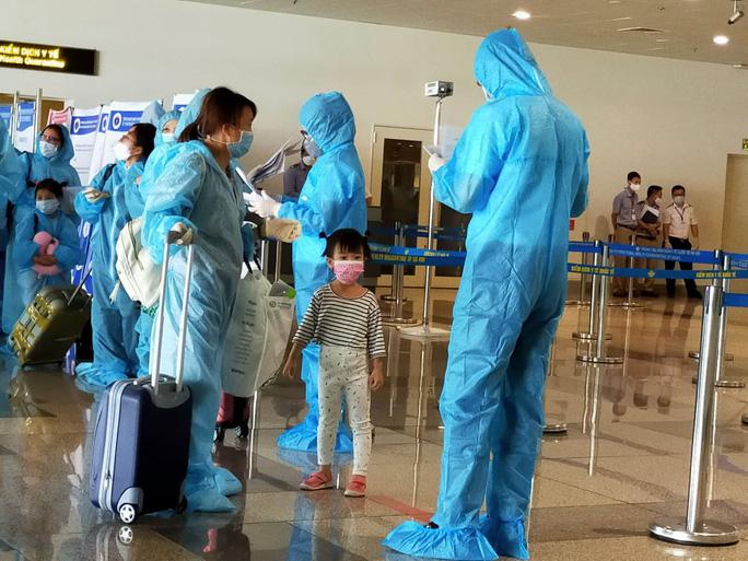 Hướng dẫn chuyên gia nước ngoài, người nước ngoài nhập cảnh, đảm bảo công tác phòng, chống dịch