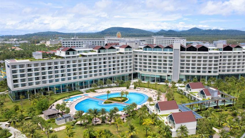 Combo Phú Quốc 3N2Đ - Vinoasis 5* + Vé MB + Vé vui chơi Vinpearl Land và Safari