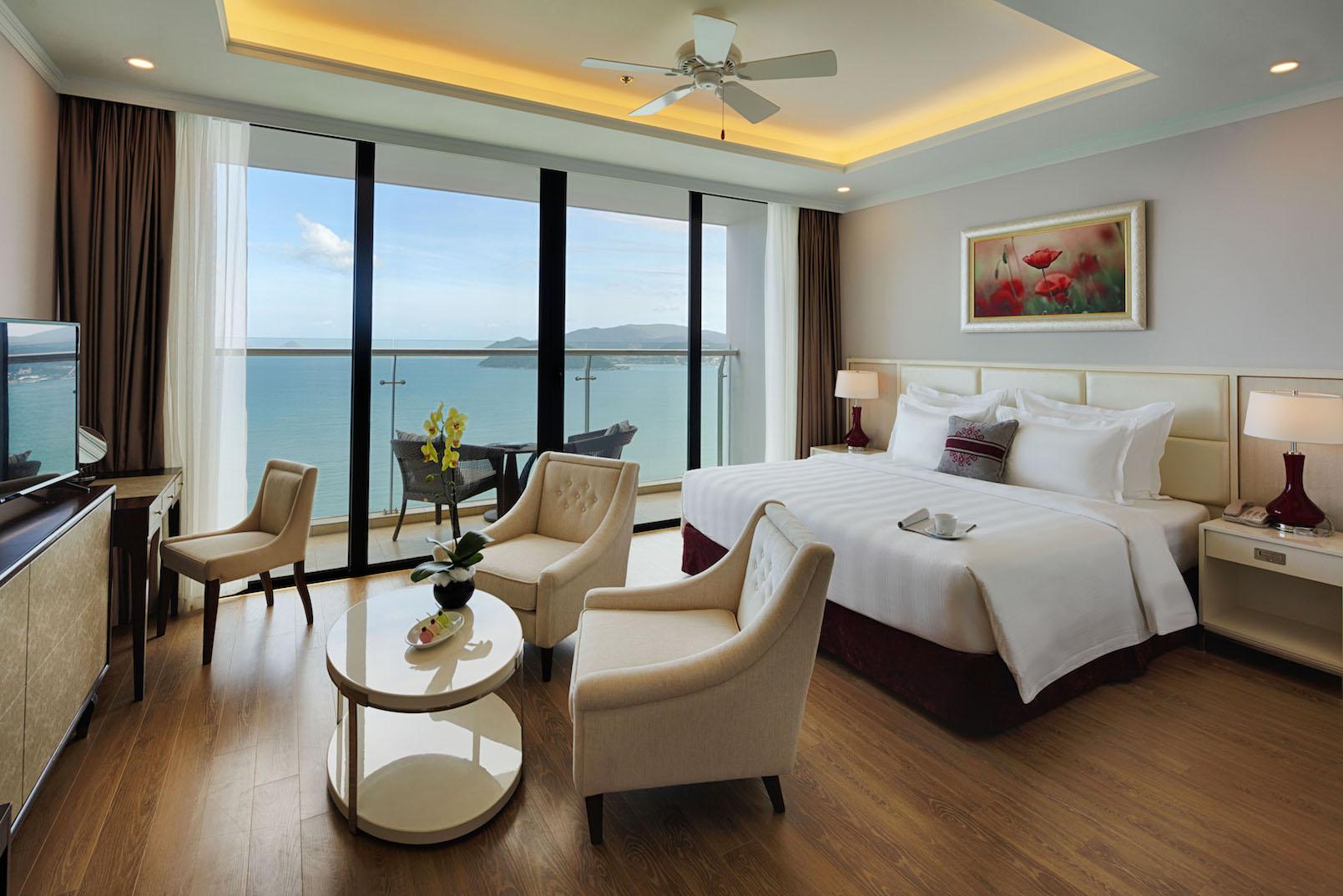 Combo Nha Trang 3N2Đ - Vinpearl Condotel Beachfront 5* + VMB