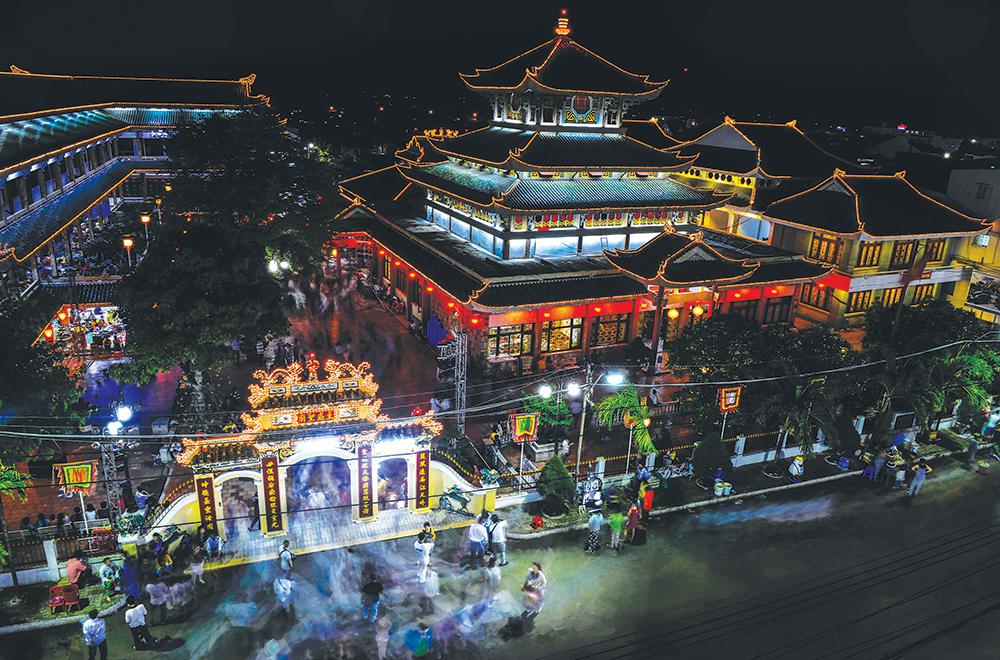 Tour Tết Hồ Chí Minh - Châu Đốc - Trà Sư - Cần Thơ 3 ngày 2 đêm