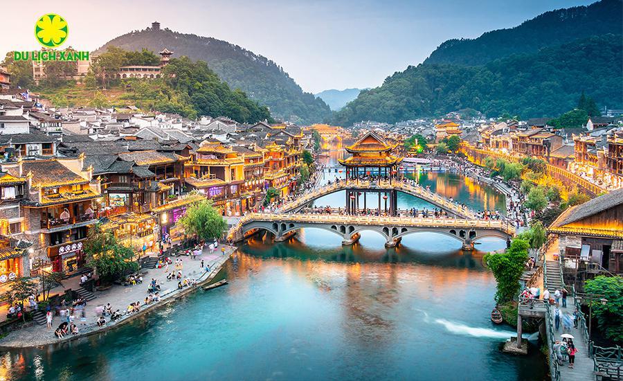 Tour Tết Phượng Hoàng Cổ Trấn Thiên Môn Sơn 6 ngày 5 đêm, Thiên Môn Sơn, Phượng Hoàng Cổ Trấn, Du Lịch Xanh, du lịch Tết Trung Quốc 2025