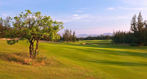 Đặt tee off sân Golf Montgomerie Links cuối tuần