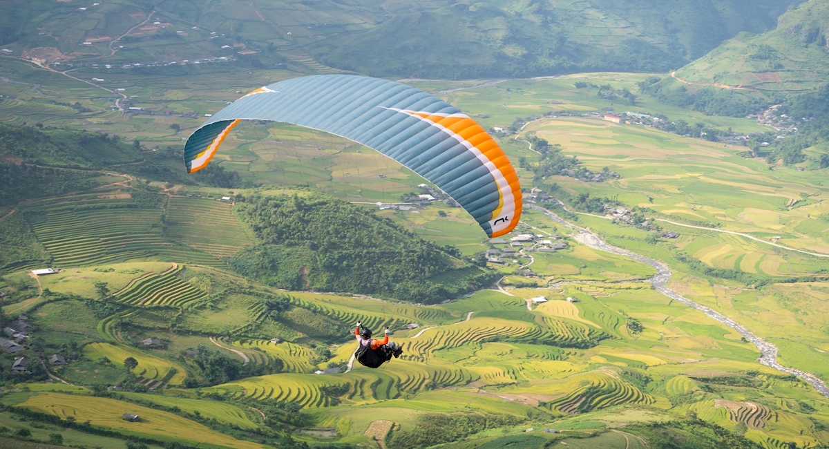 Tour bay dù lượn Hoành Bồ Hạ Long