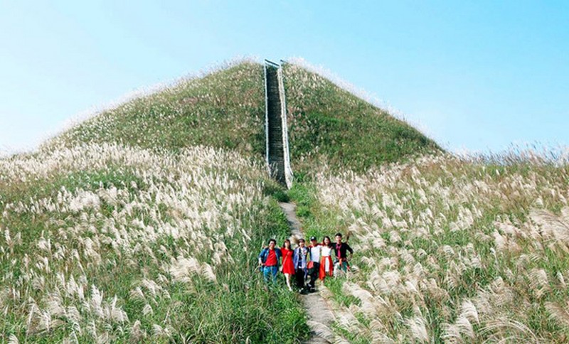 Tour du lịch Bình Liêu, du lịch Quảng Ninh, Sống lưng khủng long 