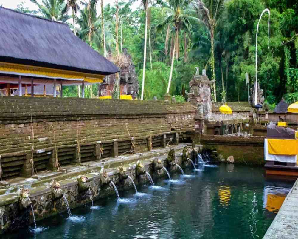 Đền Tampak Siring