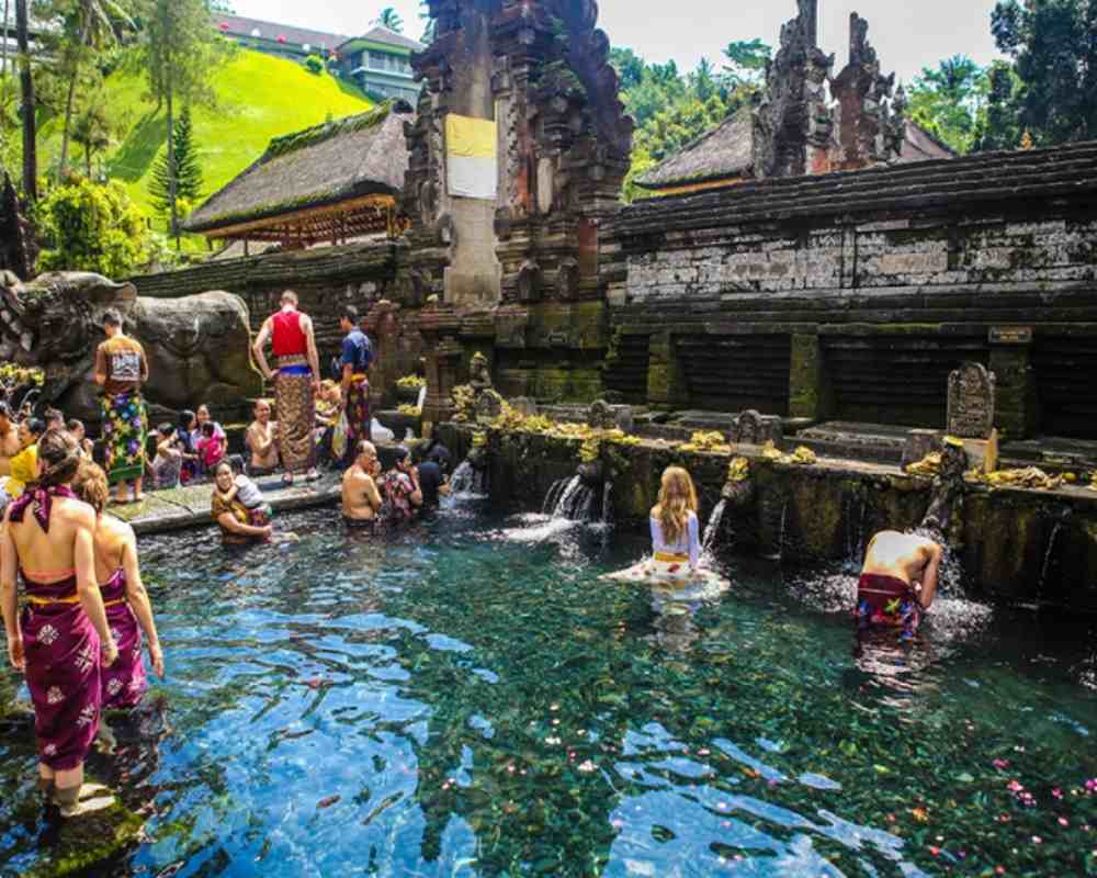 Đền suối thiêng Tampak Siring