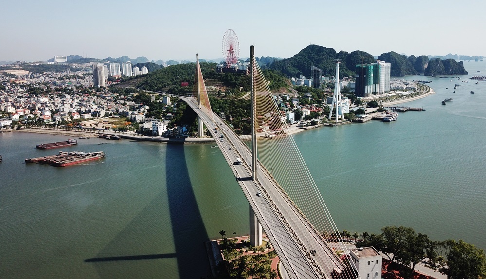 trực thăng bay. giá vé trực thăng Hạ Long. Bay trực thăng Hạ Long