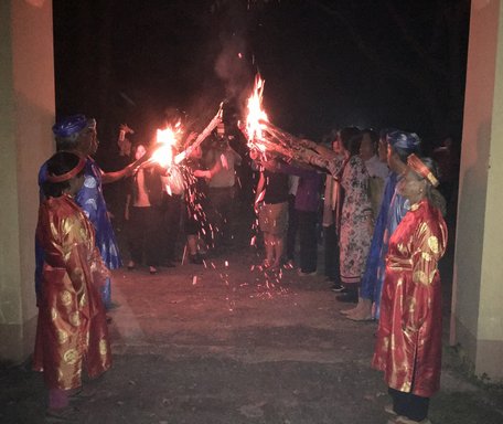 Kinh nghiệm du lịch Vĩnh Long, Đốt đuốc lá dừa đi xem hát bội ở Vĩnh Long, Hát bội Vĩnh Long, Điểm du lịch Vĩnh Long, Du Lịch Xanh